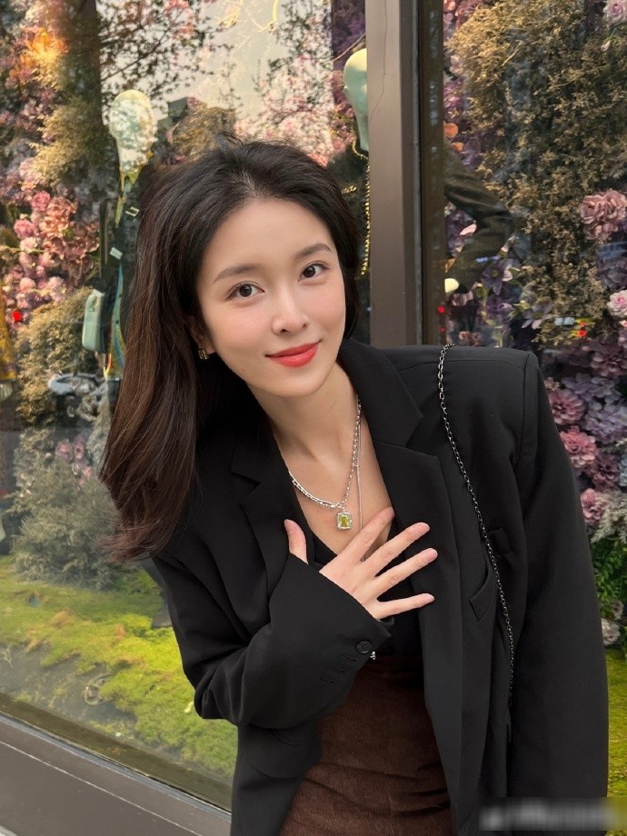 美女演员杨雪儿迷人美照欣赏,真好看啊