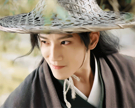 谁能拒绝会耍花剑的少年侠客啊!张峻宁一秒穿衣镜头,谁没疯过