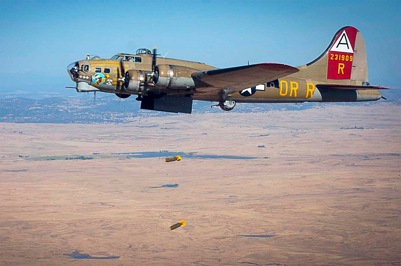 b-17轰炸机,以299型轰炸机为原型,二战期间发挥重要作用!