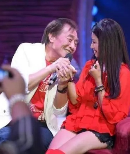 张馨茹:嫁大33岁歌王张帝,婚后成闺蜜后妈,如今婚姻状况怎样