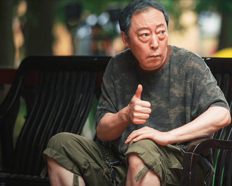 明明演技不行,却被捧成"老戏骨",这10位演员,演什么都一个样