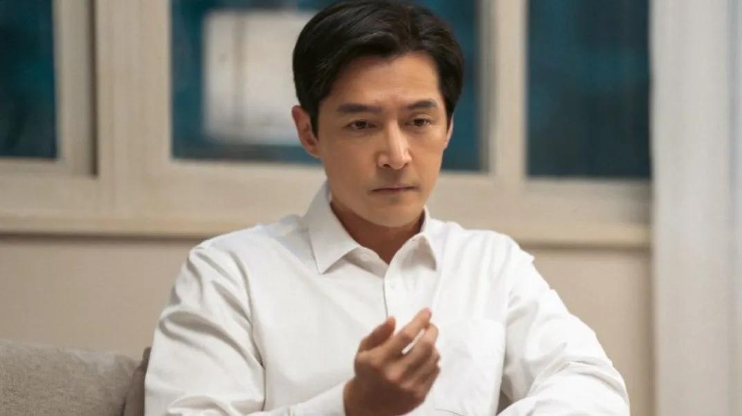 之前胡歌的绯闻对象就有同公司的后辈以及女星王晓晨,刘亦菲,但是都被