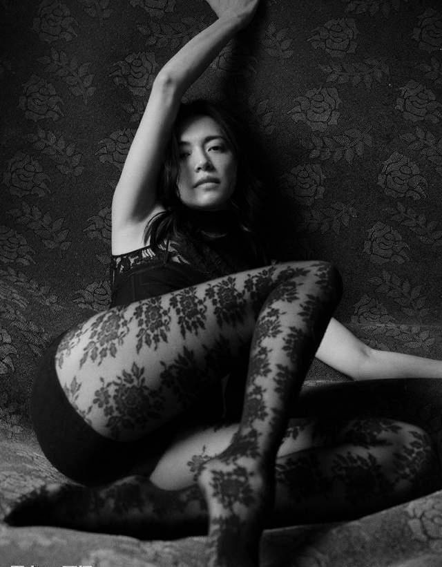 姚晨罕见突破大尺度,穿蕾丝吊带高调秀性感,表情妩媚太美艳