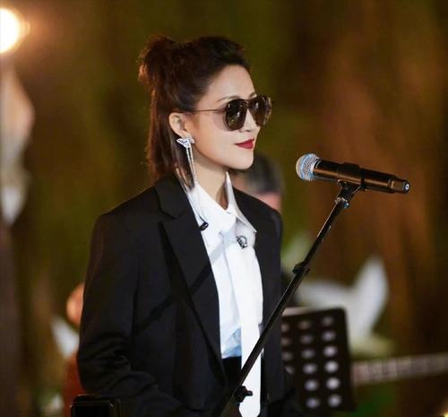 陆毅的妻子鲍蕾: "活该"她幸福