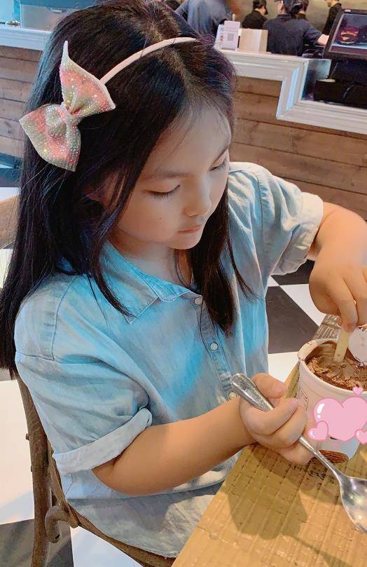 王诗龄女大十八变!撕掉"丑胖"标签,11岁逆袭成尖下巴美女