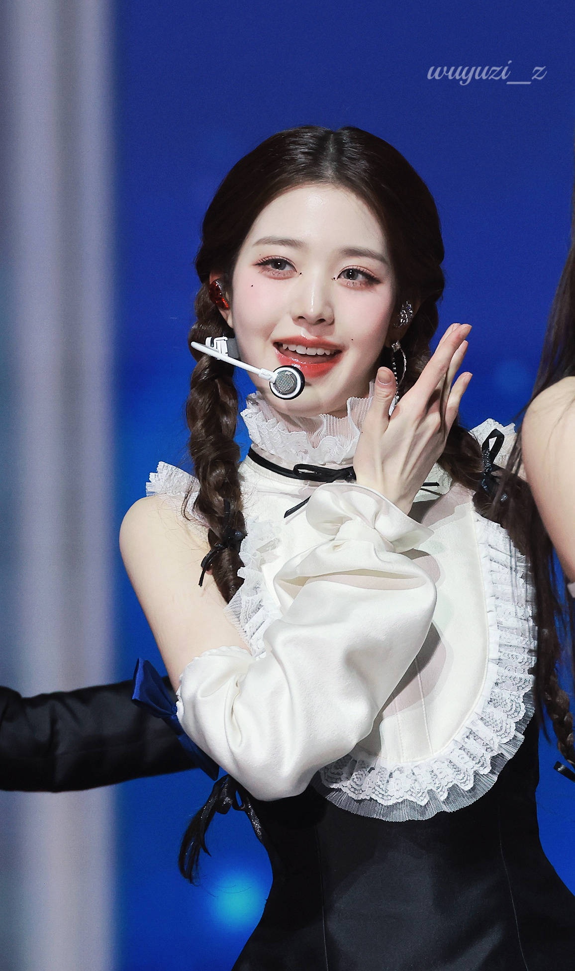 ive张元英首尔艺高毕业照公开,有韩网友吐槽:太成熟不像高中生