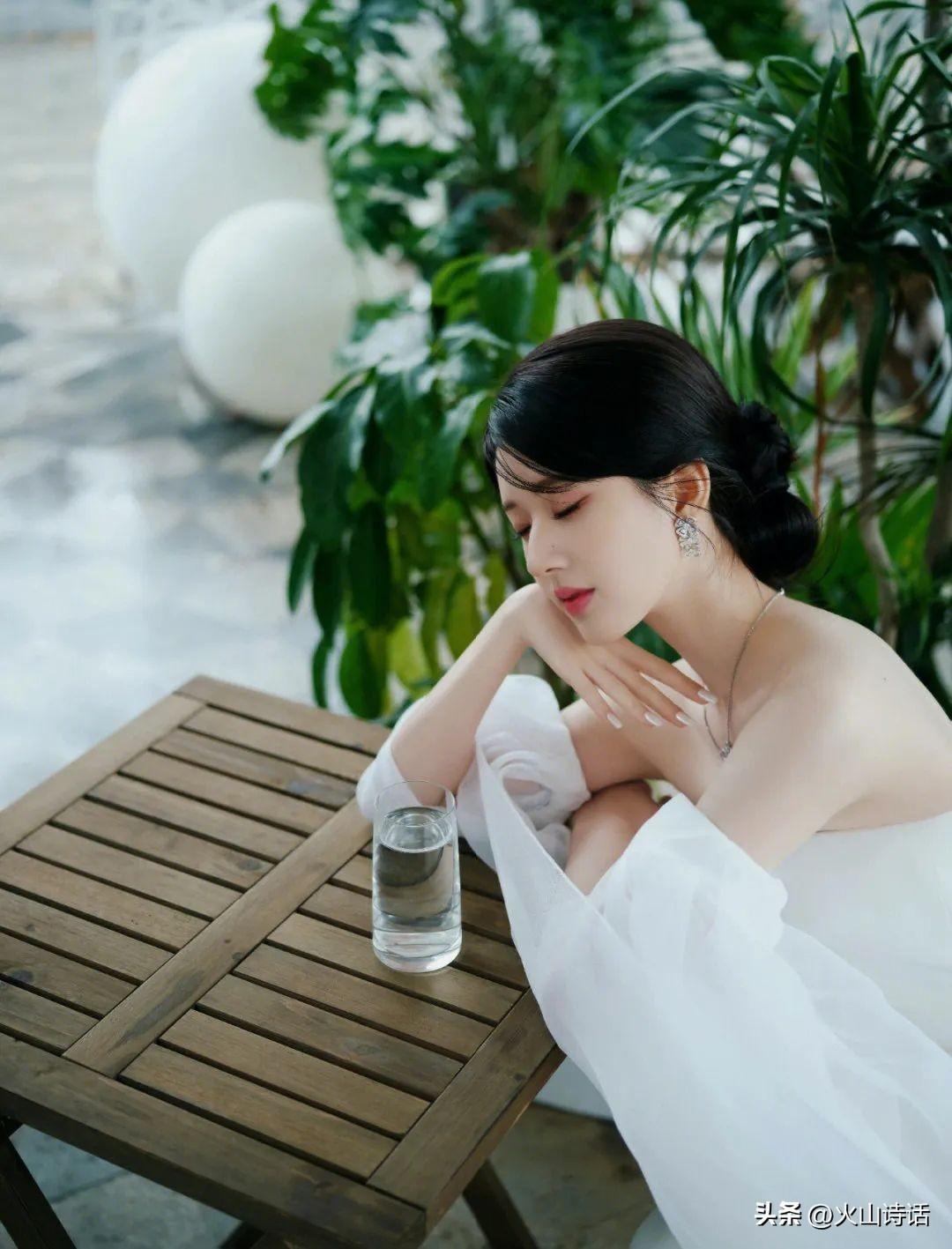 赵露思:是大众眼中的"小甜妹",顶级流量小花,汪涵的干女儿?