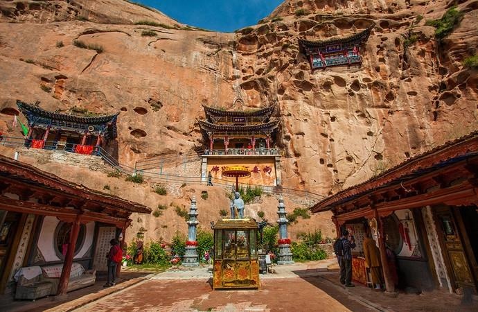 景点:马蹄寺,冰沟丹霞,祁连山,七一冰川,康乐草原,格萨尔王殿,文殊山