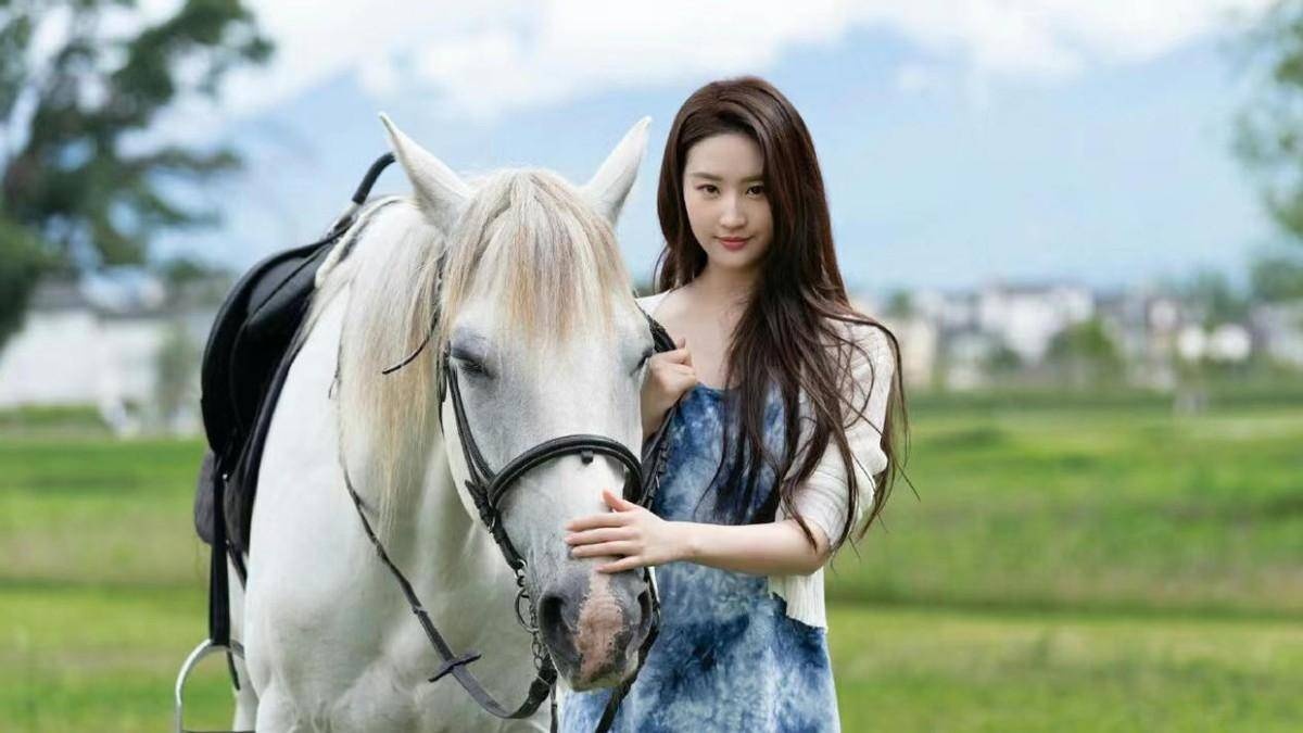 张碧晨去有风的地方取景地随拍,她说刘亦菲是我女神,景美人也美