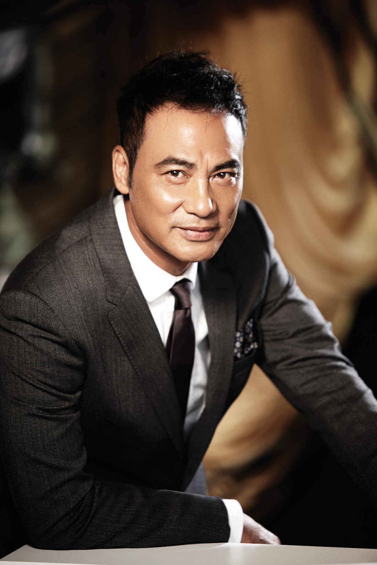 甄子丹扮演的是跛豪,不过,还有一个角色没有选定,就是雷洛这个角色