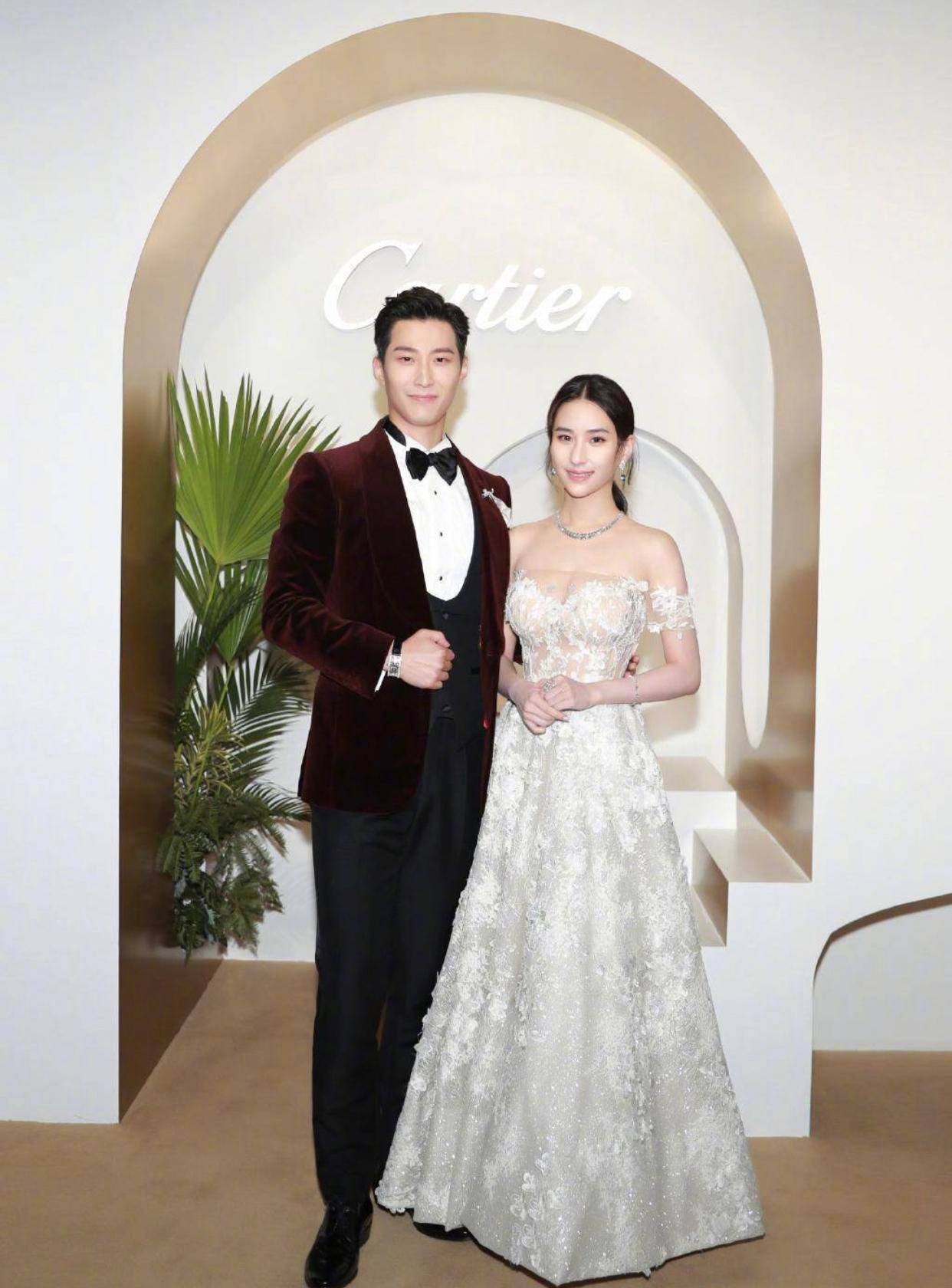 其实这些年窦骁与何超莲一直处于同居状态,两人也经常