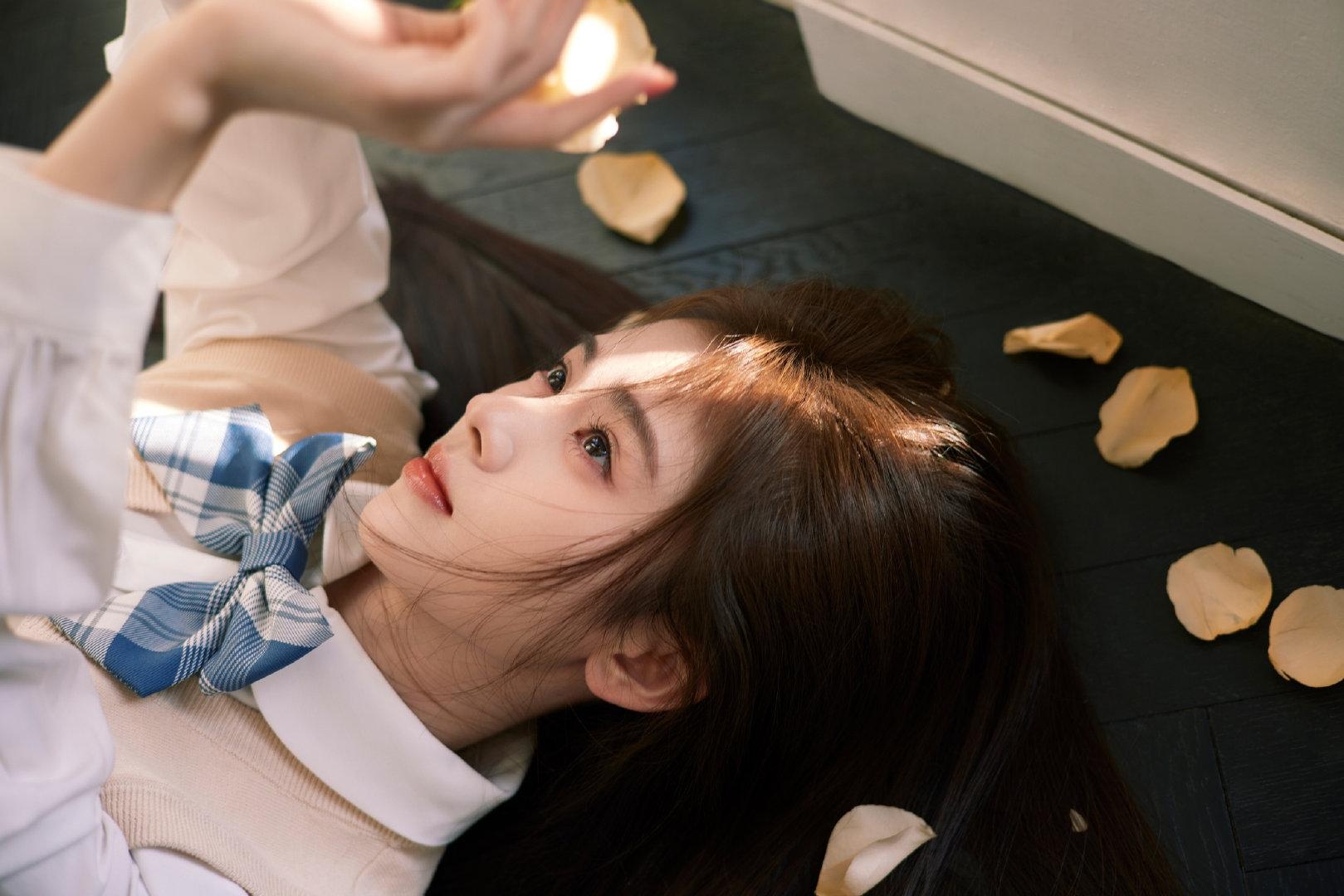 穿上制服的鞠婧祎太好看了 ,这才是"jk"应有的模样吧!